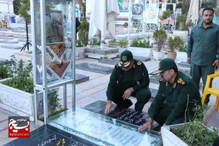 سردار قریشی جانشین سازمان بسیج مستضعفین کشور بر سر مزار سردار دلها +عکس