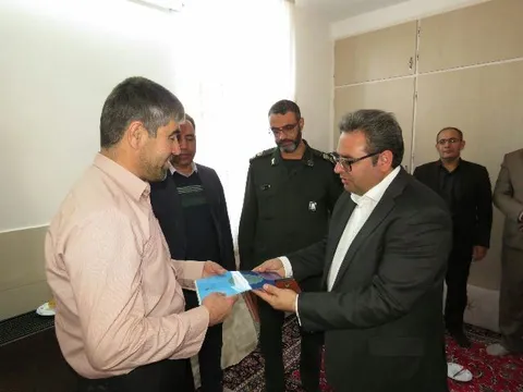 دیدار مسئولان فراهان با خانواده «شهید صفرعلی دستجانی» اولین شهید انقلاب شهرستان