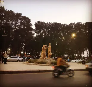 رونمایی المان وداع (بدرقه ) در شهرستان کاشمر در هفته دفاع مقدس