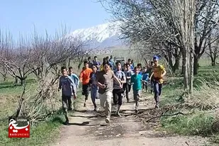 تیم شهید نادری قهرمان مسابقه دو صحرانوردی بخش مرکزی نهاوند