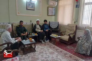 دیدار مسئول و کارکنان نمایندگی ولی فقیه سپاه ناحیه همدان با خانواده شهدا