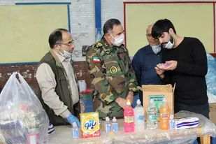 فرمانده نیروی زمینی ارتش از محل تولید مواد ضدعفونی &zwnj;کننده در ناحیه مقاومت بسیج حضرت امیرالمؤمنین(ع) بازدید کرد