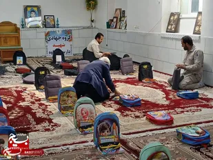 بسته بندی و تقدیم ۷۰ پک بین دانش&zwnj;آموزان عزتمند شهر چلیچه