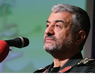حاج قاسم محصول دفاع مقدس است/ امروز هیچ کشوری جرأت اقدام نظامی علیه ایران را ندارد