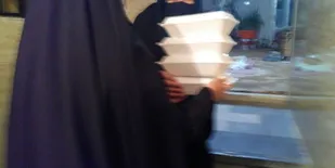 50 پرس غذای گرم بین نیازمندان شهریار توزیع شد
