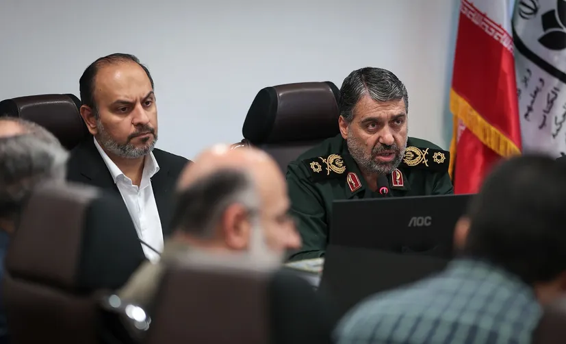 ایران قوی نتیجه رهبری صالحٌ بعد صالح و فارِسٍ بعد فارِس و ایران ذلیل نتیجه حکومت خائِنٌ بعد خائِن و فاسِدٌ بعد فاسد است