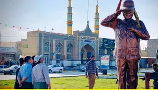 آیین رونمایی از تندیس سردار سلیمانی در چناران + (عکس)