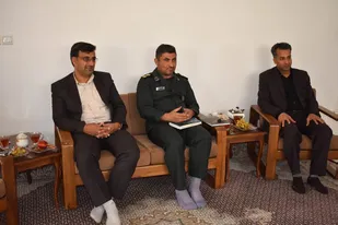 دیدار مسئولین آموزش و پرورش و بسیج فرهنگیان با خانواده معلم شهید شاطری+عکس
