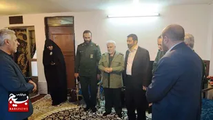 به مادر شهیدان مختارزاده؛ سفر کربلا و منزل بدون اجاره بها هدیه داده شد + عکس