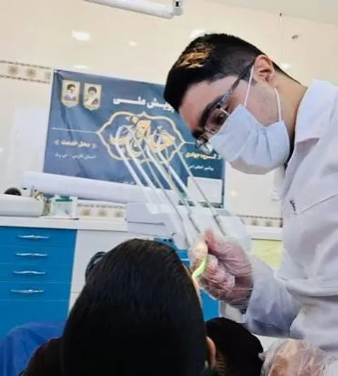 لبیک به فرهنگ ایثار با ارائه خدمات درمانی؛ اردوی جهادی دندانپزشکی در آشتیان برپا شد
