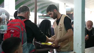 خادمی بازیکن سابق تیم ملی فوتبال ایران در عمود ۱۰۸۰
