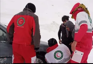 نجات ۴۰۰ خودروی گرفتار در محور ابهر_خدابنده