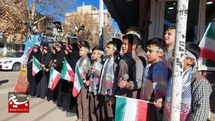 اجرای میدانی گروه سرود پسران و دختران حاج قاسم سلیمانی