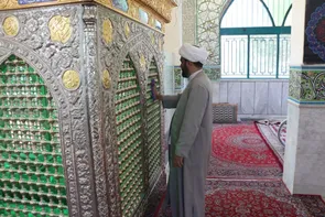 غبارروبی و تجهیز مسجد و امامزاده، از برنامه‌های چهارمین اجلاسیه نماز شهرستان فلاورجان