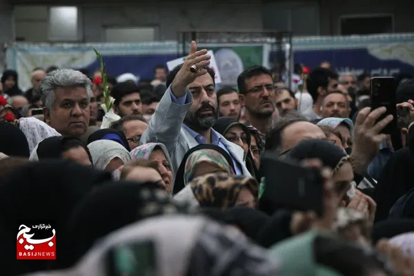 کاروان زیر سایه خورشید