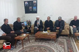 دیدار امام جمعه و اعضای ستاد نماز جمعه نهاوند با خانواده&zwnj;های شهیدان &laquo;مومیوند&raquo; و &laquo;شیراوند&raquo;