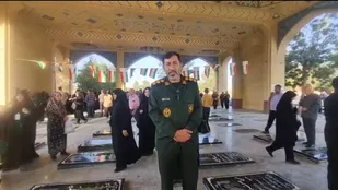 عطر افشانی مزار شهدای شهر تاکستان