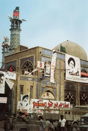 آزادی خرمشهر رهین سرخی خون آنانی است که با دستی تهی و بازوانی پرتوان، نه تنها خرمشهر، که جهان بشریت را از نوع زنجیر&zwnj;های ذلت و خواری رهانیدند