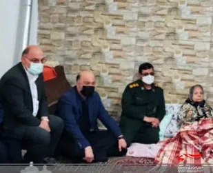 دیدار با خانواده شهدا در ایام الله دهه فجر در چالوس+ تصاویر