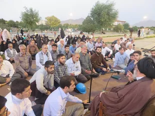 برگزاری نماز جماعت در بوستان کوثر ملایر