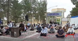 زمزمه عارفانه دعای پر فیض عرفه در جوار قبر مطهر شهید مدافع حرم و شهدای دفاع مقدس