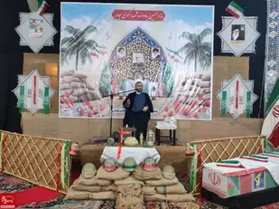 شهدا به اباعبدالله الحسین(ع) اقتدا کرده و زنده هستند/دشمنان به دنبال از بین بردن هویت ایرانی اسلامی هستند