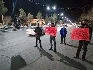 شعار نویسی بروی ماشین توسط گروه جهادی حوزه والعادیات ناحیه روح ا... یزد