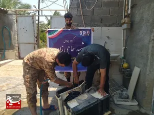 اقدام جهادی با سرویس و تعمیر کولر&zwnj;های خانواده شهدا درروستای کریم آبادبندر هندیجان