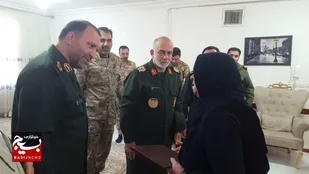 سردار ارجمندی&zwnj;فر با خانواده شهید قادر محمدزاده در سردشت تجلیل کرد