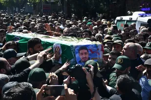 تشییع باشکوه شهید مقداد مهقانی بر روی دستان مردم ولایتمدار گرگان