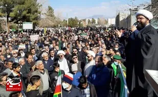 حماسه حضور مردم کاشمر در جشن بهار انقلاب/درخت تنومند انقلاب، هرساله مستحکم تر می شود