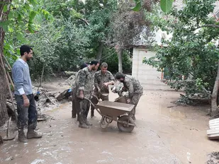 خدمت رسانی ۸۰ جهادگر سپاه امام سجاد در مناطق سیل زده الموت شرقی