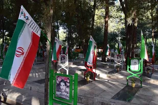 گلزار شهدای شاهین شهر عطرافشانی شد