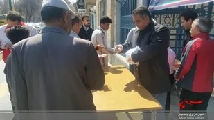 با اقدام جهادی دانشجویان بسیجی؛ توزیع مواد ضد عفونی و بهداشتی به خانواده های کم برخوردار اصفهان در راستای مبارزه با ویروس کرونا