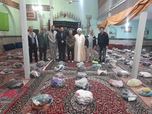 آماده سازی ۲۵۰۰بسته   پوشاک در  روستای اسفندآباد ملارد برای توزیع بین نیازمندان