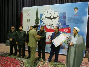 تجلیل از خبرنگار ومجری انقلابی صداوسیمای استان یزد