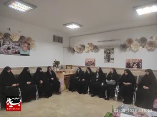 تکریم معلمان مدرسه&zwnj;امیرالمؤمنین(ع) توسط بسیجیان پایگاه شهید لطفی نیاسر قم