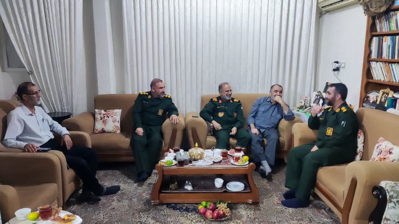 تجدید میثاق با علمداران جبهه مقاومت؛ دیدار فرمانده سپاه کربلا با فرمانده شهدای خانطومان در سالروز حماسه ثامنالائمه تجدید میثاق با علمداران جبهه مقاومت؛ دیدار فرمانده سپاه کربلا با فرمانده شهدای خانطومان در سالروز حماسه ثامنالائمه
