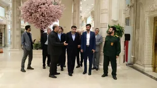بازدید از غرفه های کفش مجتمع کارآفرین و واحدهای تولیدی کفش عالیباف استان قم