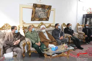 فرمانده سپاه چالدران با خانواده شهدای این شهرستان دیدار کرد
