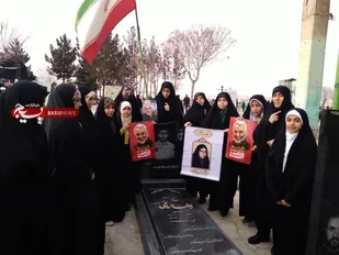 غبارروبی و گلباران مزار مطهر شهدا به مناسبت سالگرد شهادت حاج قاسم سلیمانی