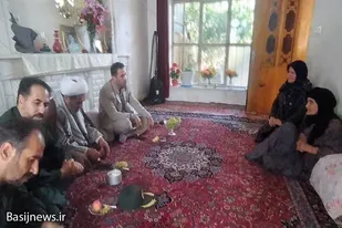دیدار جمعی از مسئولین نهاوند با خانواده شهدا+تصاویر