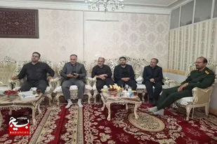 دیدار بسیج اصناف ملایر با خانواده شهیدان خلیلی و حسینی