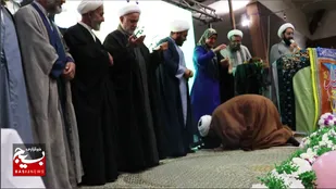 مراسم عمامه گذاری توسط مادران طلاب +فیلم