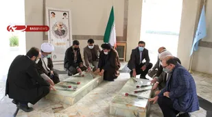 عطرافشانی گلزار شهدای گمنام دانشگاه صنعتی شاهرود به مناسبت هفته بسیج