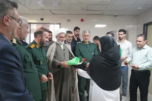 تجلیل مسئولان سپاه فتح از پرستاران درمانگاه امام صادق (ع) یاسوج + ( تصاویر)