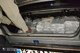 توزیع غذای گرم در بین نیازمندان زابل