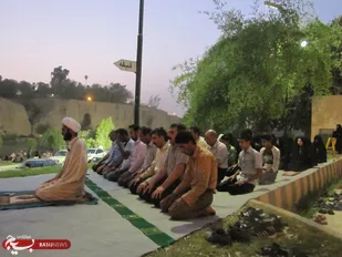 اقامه نمازجماعت مغرب و عشاء در پارک صالح&zwnj;آباد به مناسبت ماه رمضان