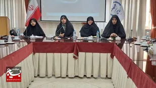 زنان نیمی از جامعه را تشکیل می&zwnj;دهند و نیمه دیگر جامعه را می&zwnj;سازند