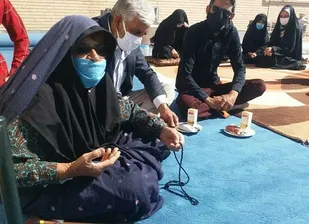از بانویی که ۴۰ سال نذورات مردم زرند را جمع اوری می&zwnj;کند
